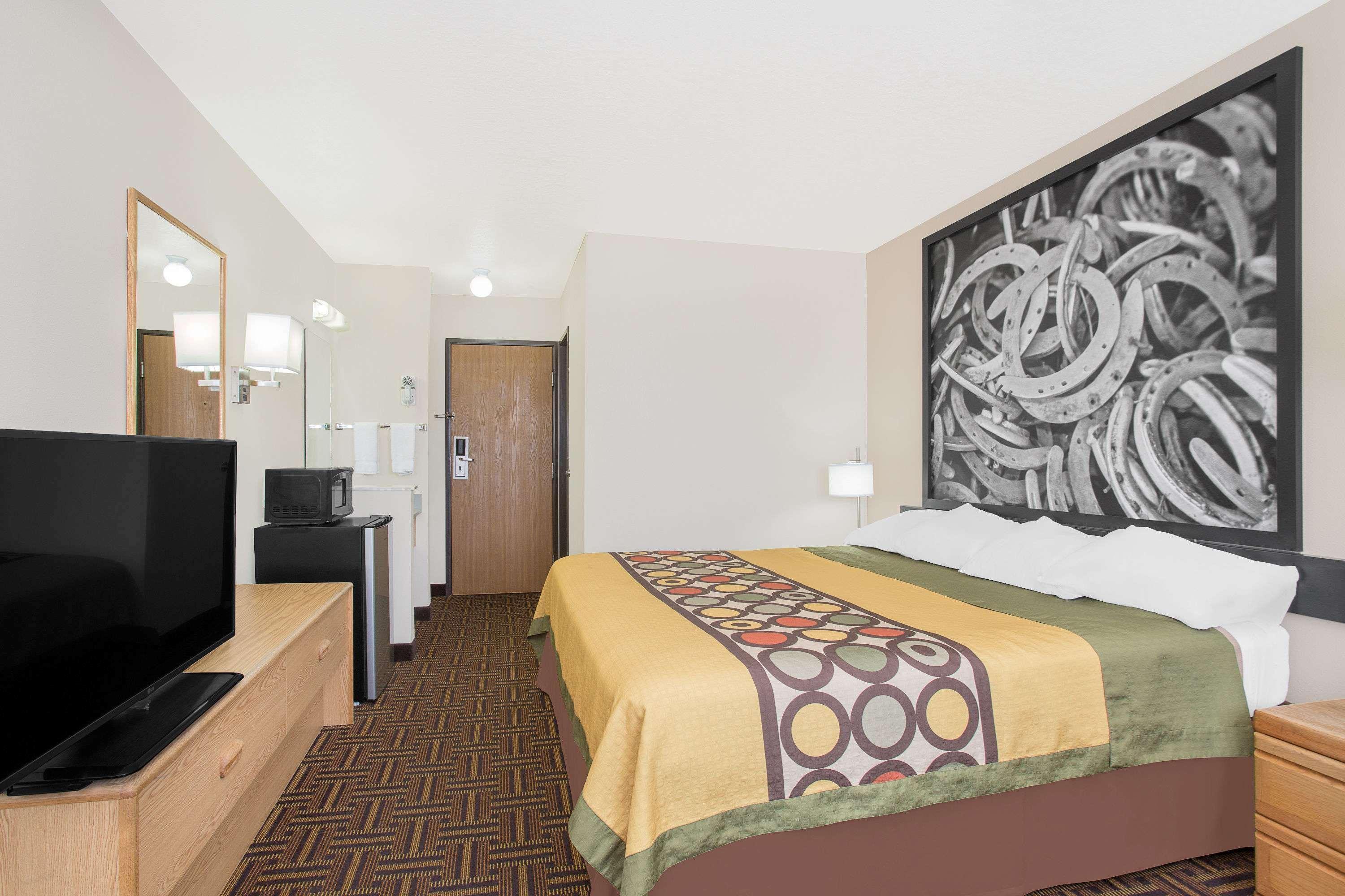 Hotel Super 8 By Wyndham Bloomfield Esterno foto