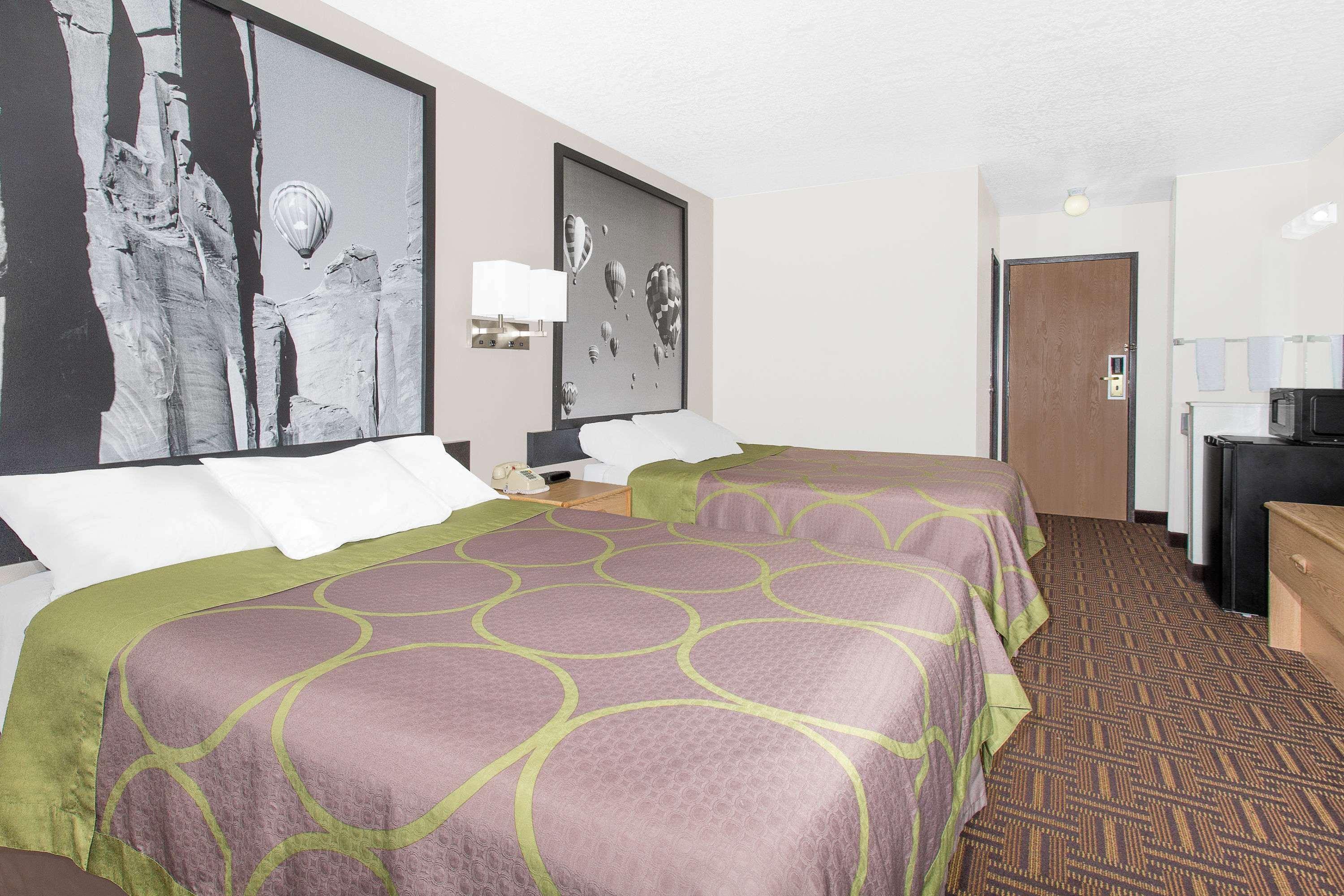 Hotel Super 8 By Wyndham Bloomfield Esterno foto