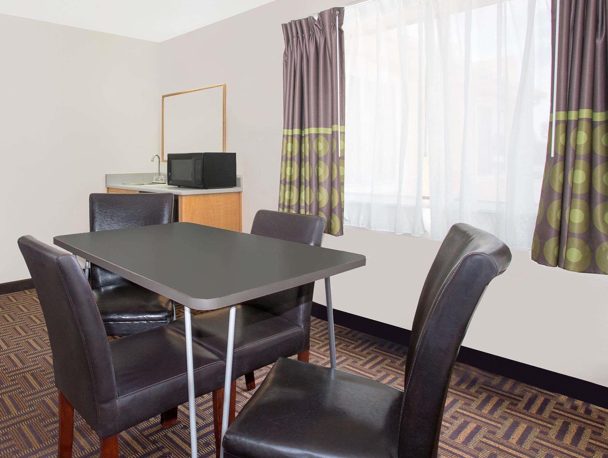 Hotel Super 8 By Wyndham Bloomfield Esterno foto